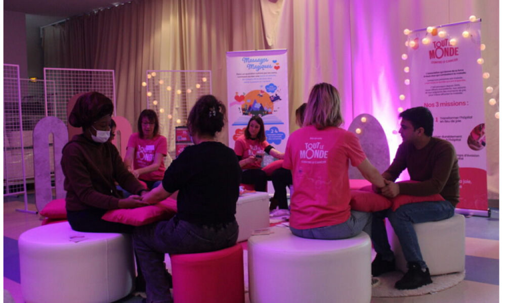 des-massages-magiques-pour-distraire-et-apaiser-les-enfants-atteints-un-cancer-a-hopital